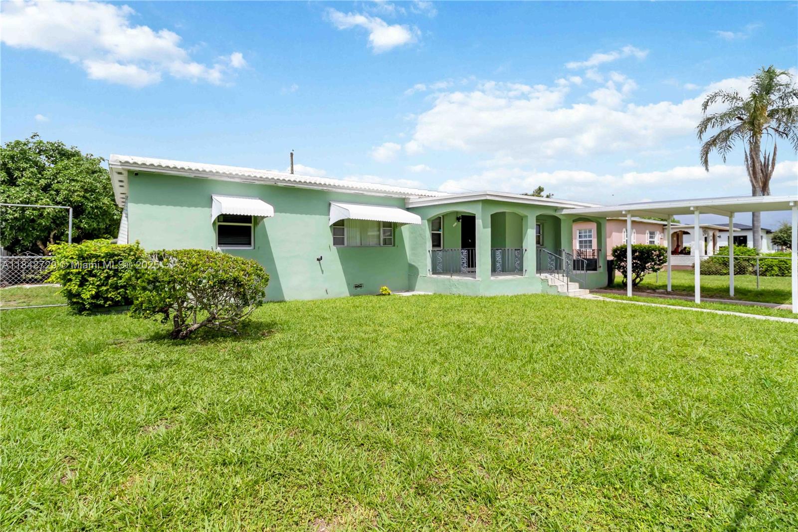 14520 Fillmore St Property Photo 3