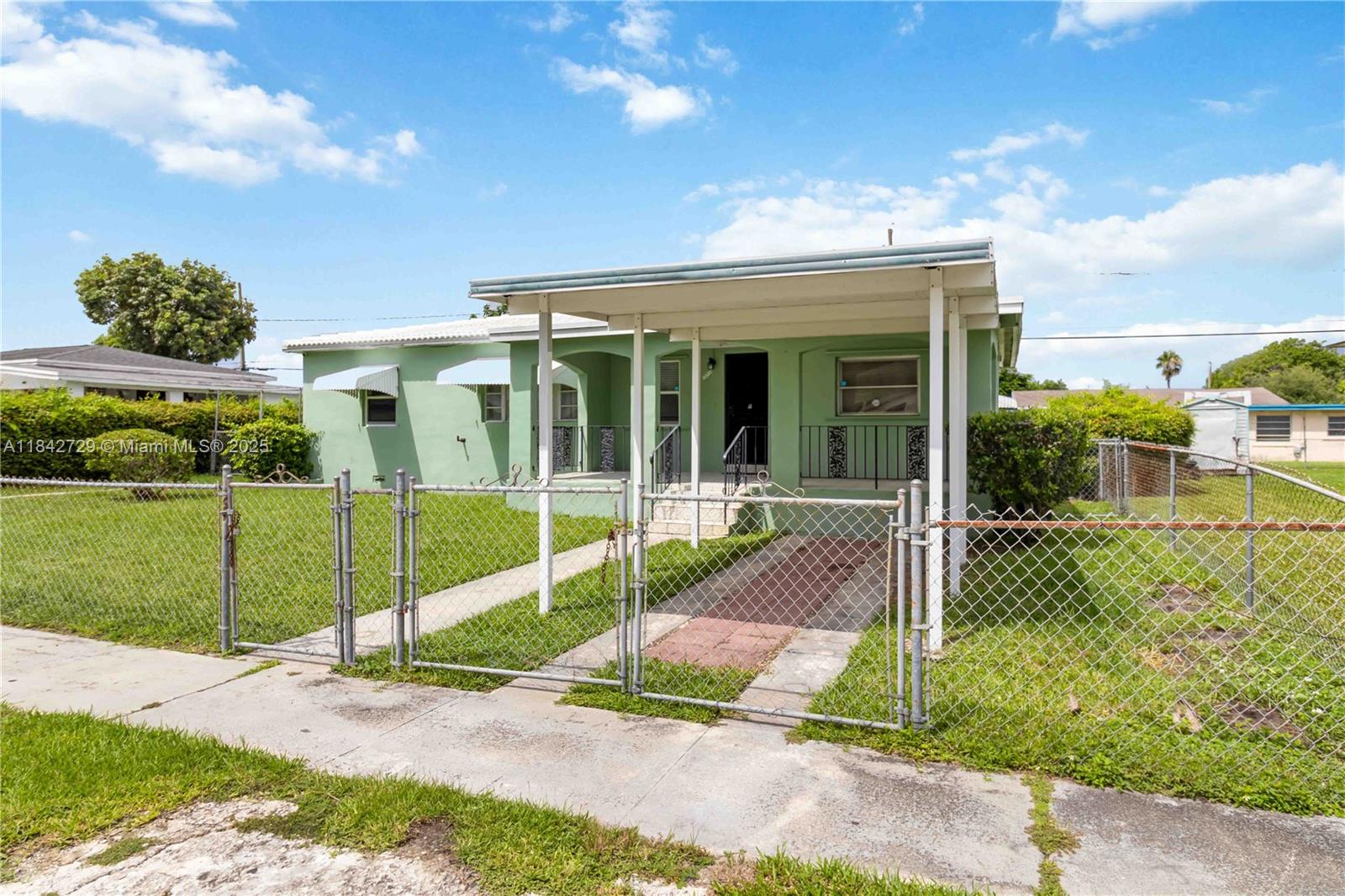 14520 Fillmore St Property Photo 5
