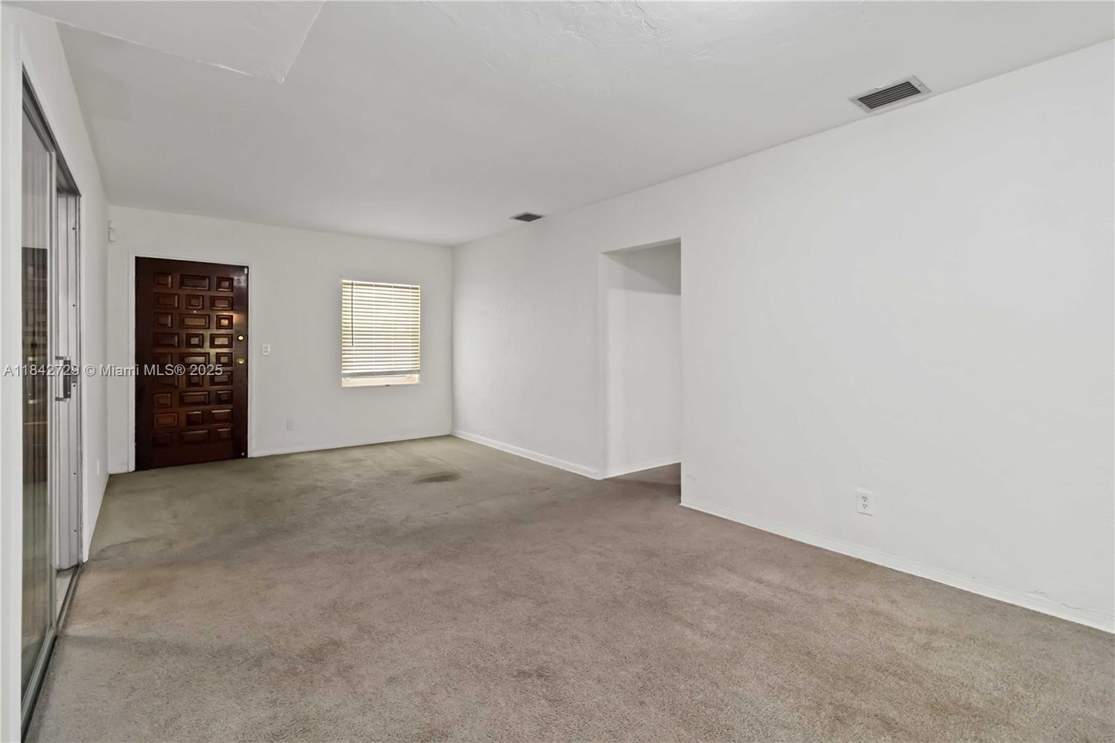 14520 Fillmore St Property Photo 7