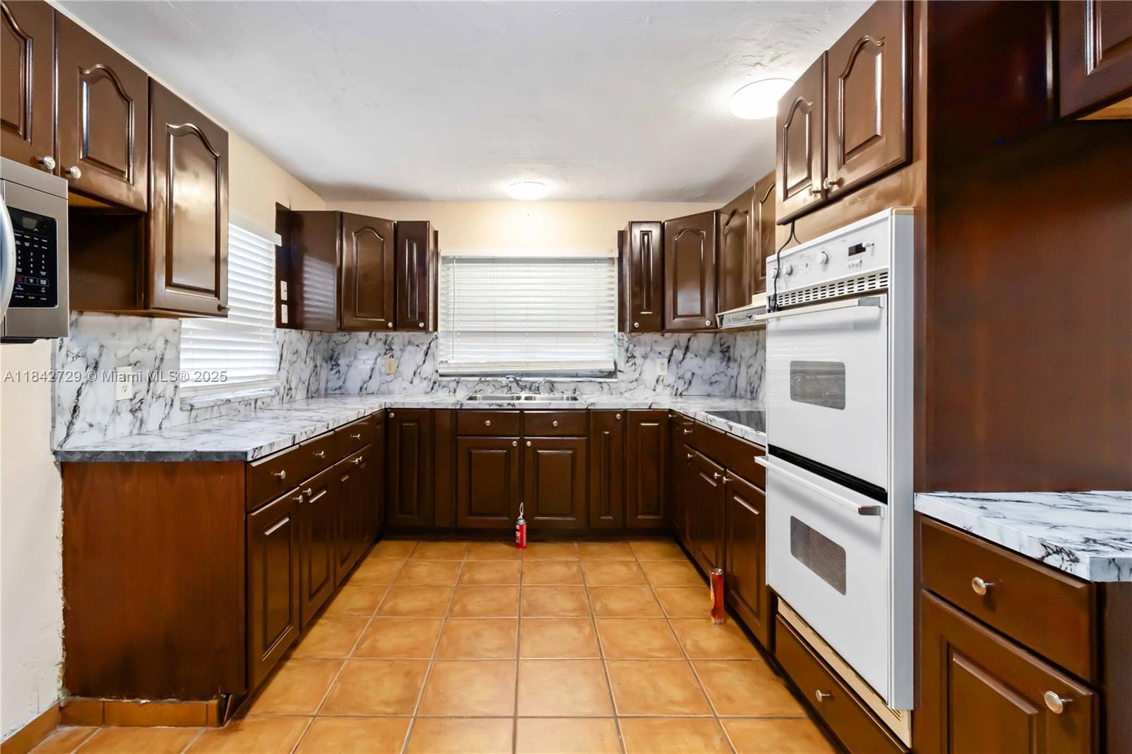 14520 Fillmore St Property Photo 8