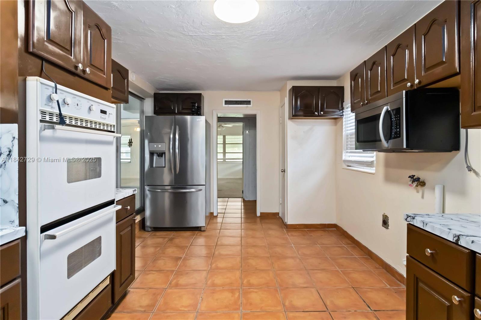 14520 Fillmore St Property Photo 10