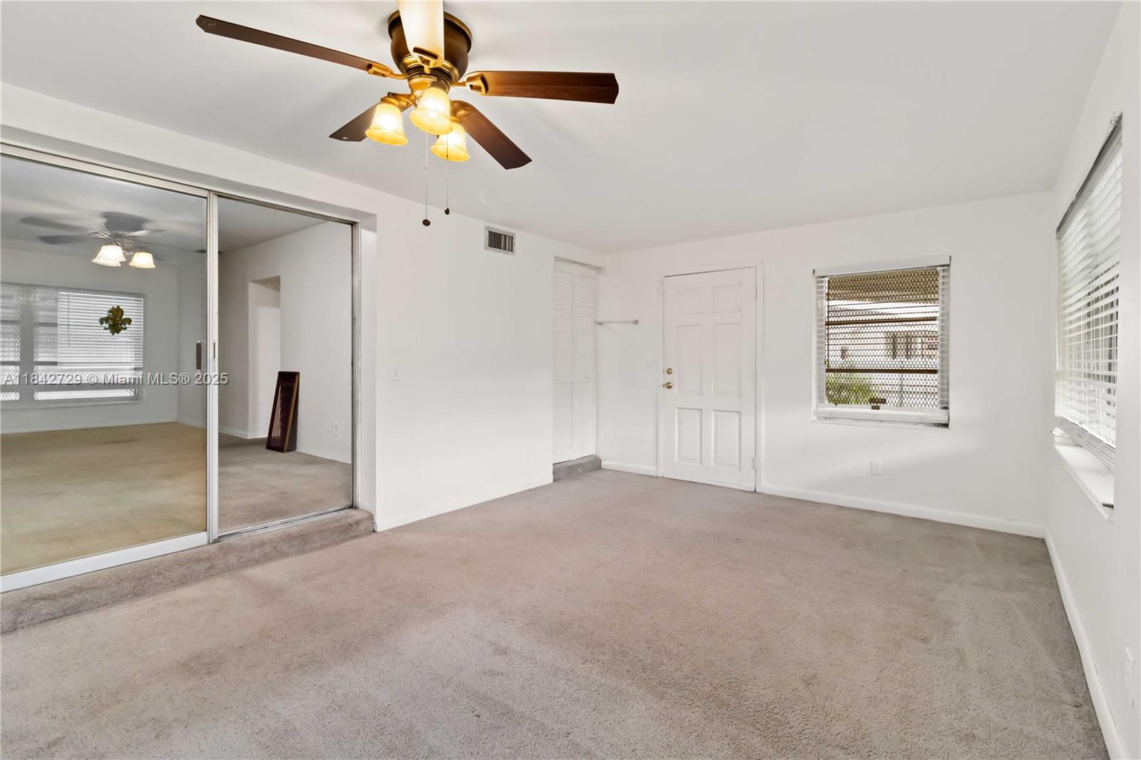 14520 Fillmore St Property Photo 11