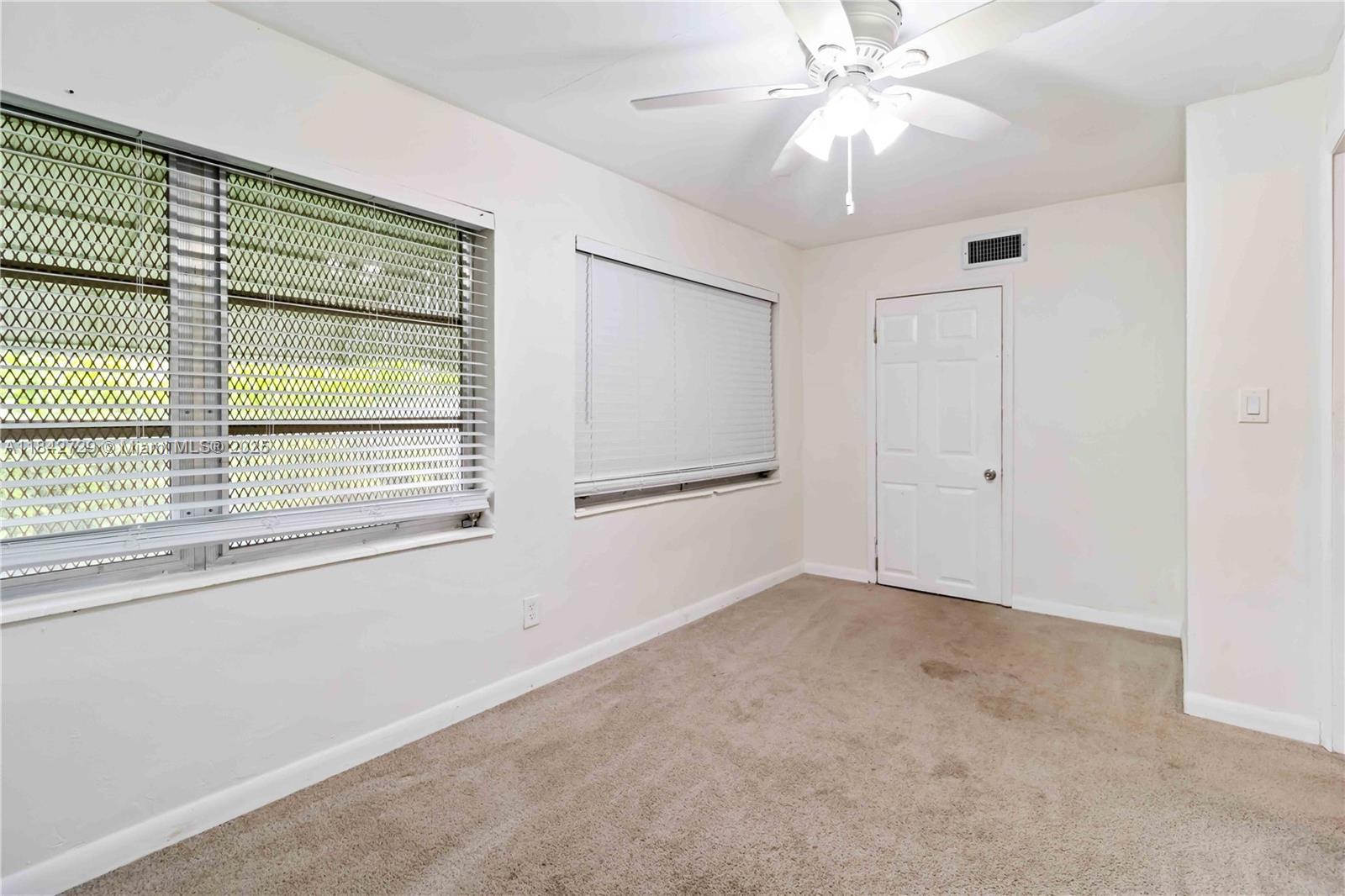14520 Fillmore St Property Photo 12