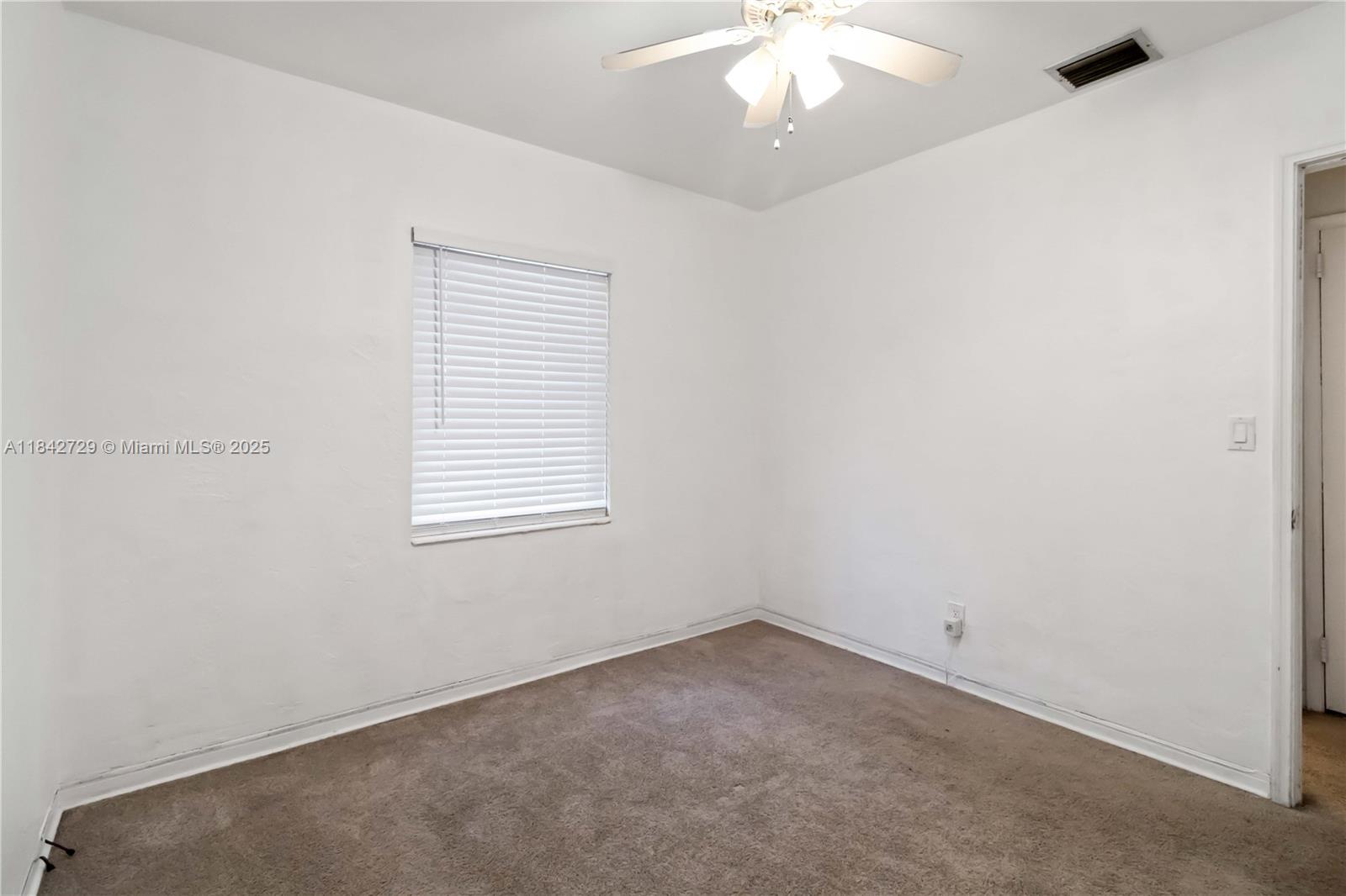 14520 Fillmore St Property Photo 23