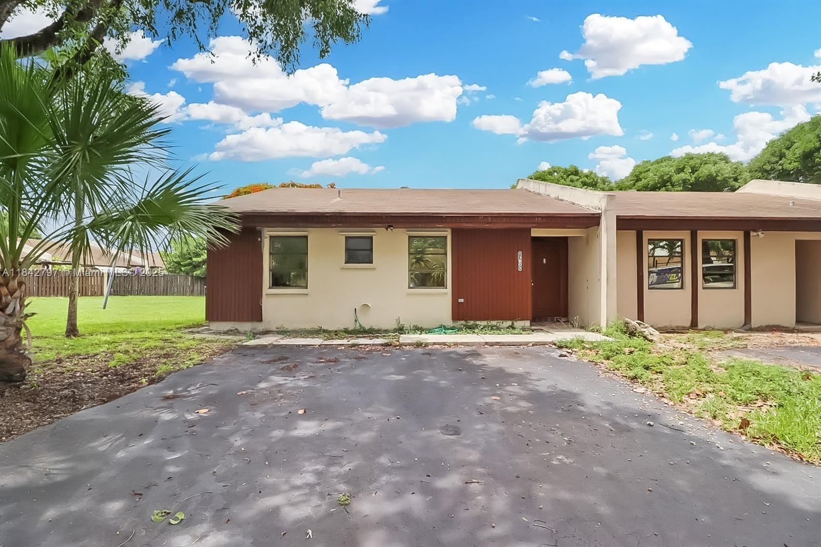 13805 Sw 52nd St Property Photo 1