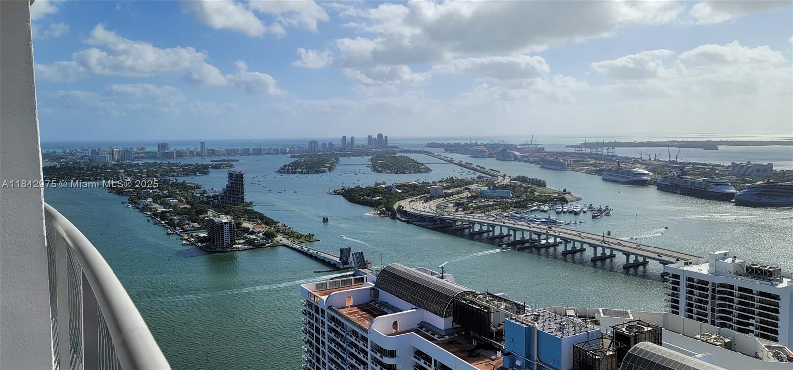 1750 N Bayshore Dr 5508 Property Photo 1