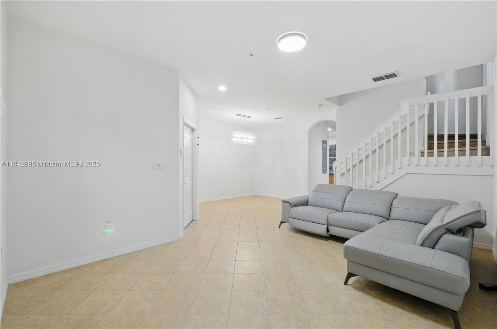 2851 W Prospect Rd 307 Property Photo 3