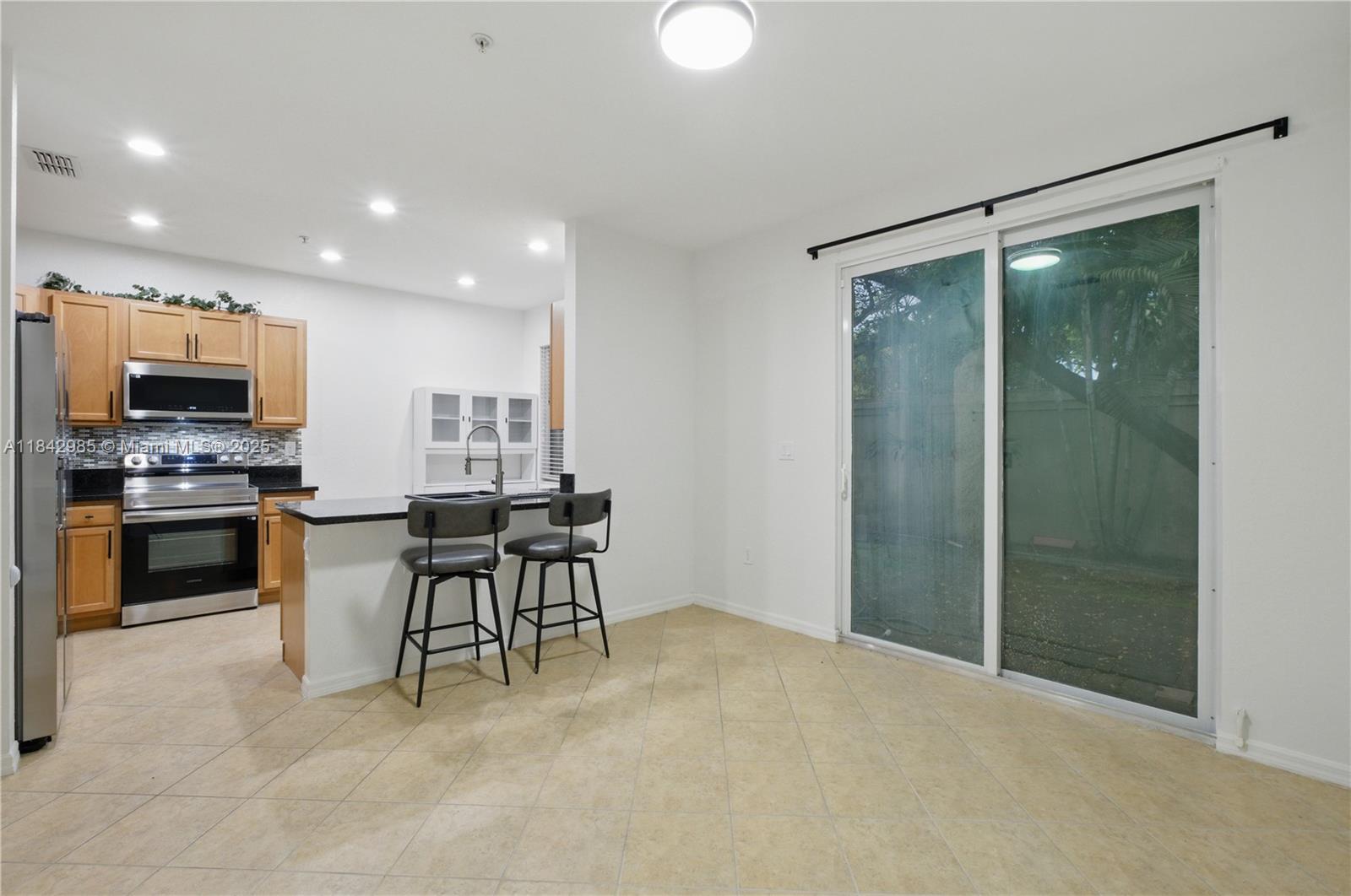 2851 W Prospect Rd 307 Property Photo 7