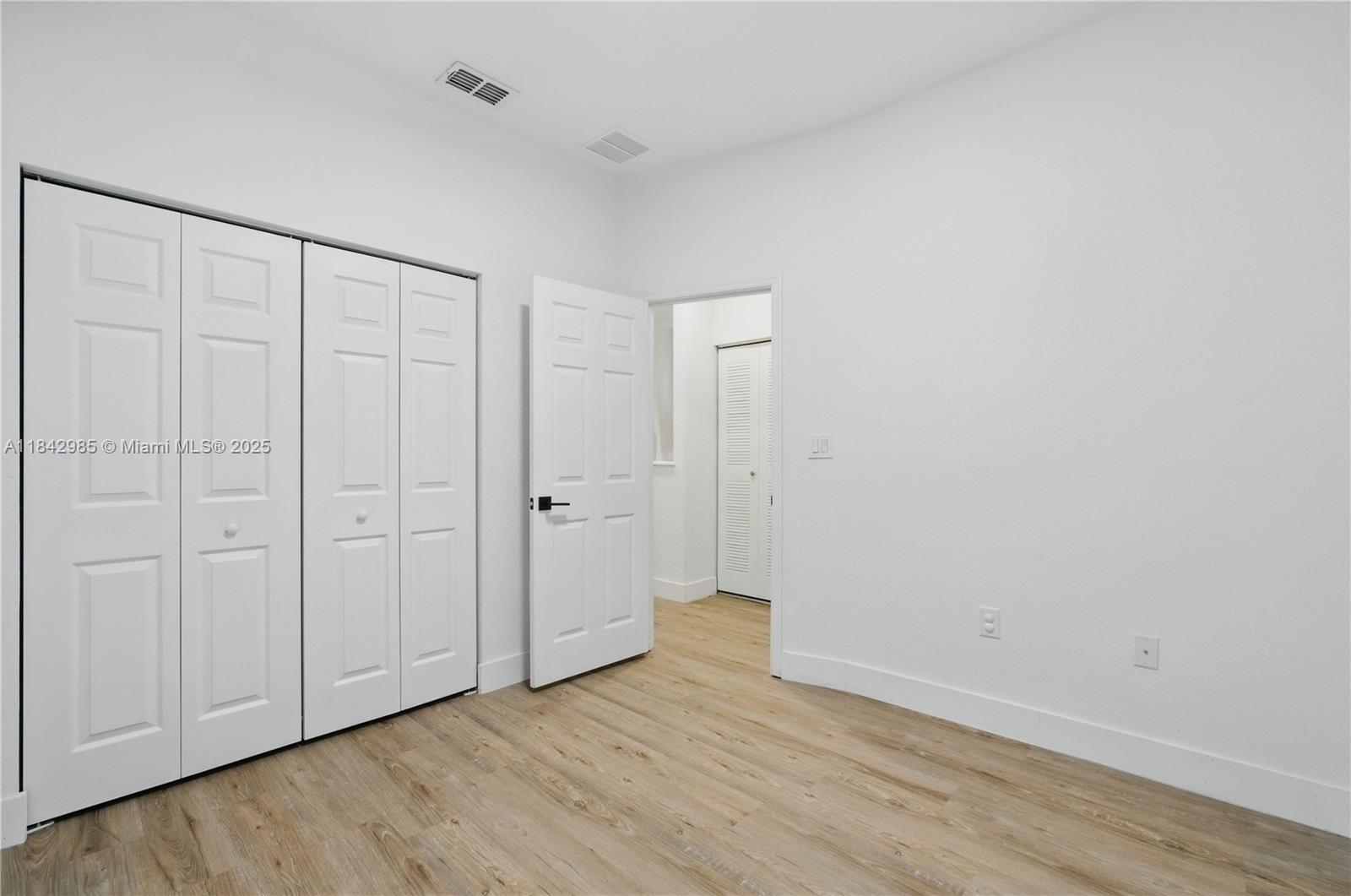 2851 W Prospect Rd 307 Property Photo 13