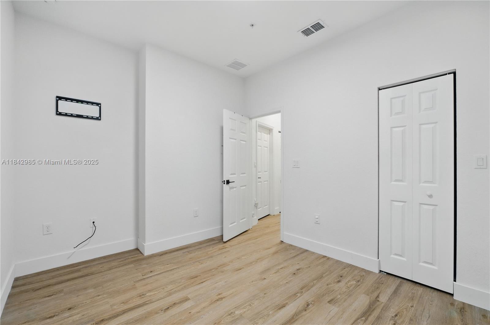 2851 W Prospect Rd 307 Property Photo 17