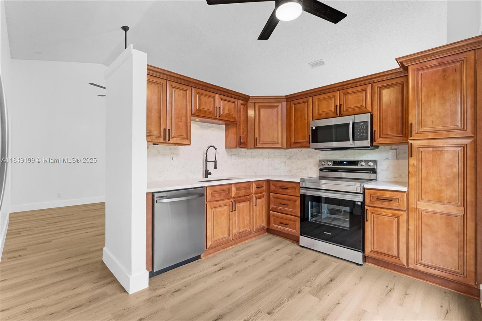 605 Laurel Way Property Photo 1