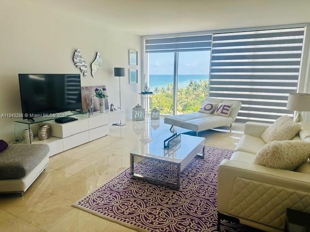 10275 Collins Av 611 Property Photo 8