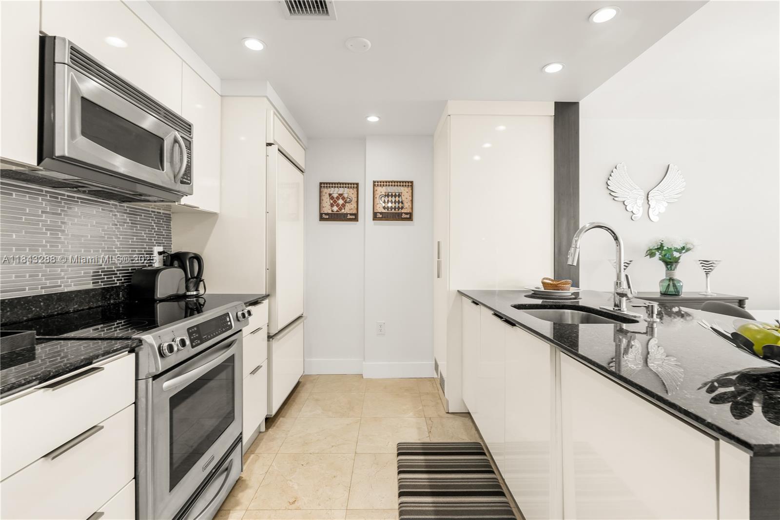 10275 Collins Av 611 Property Photo 10