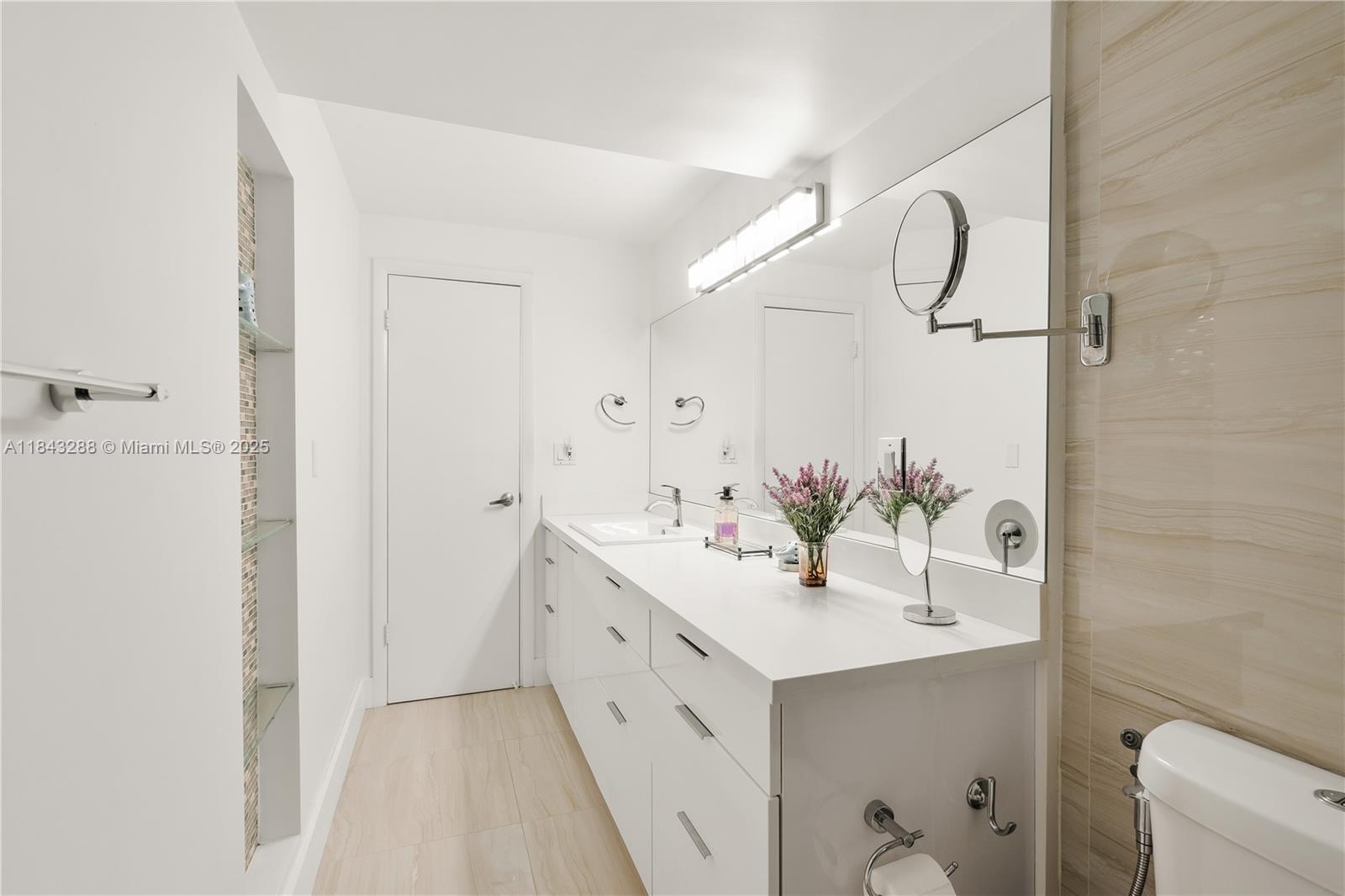 10275 Collins Av 611 Property Photo 19