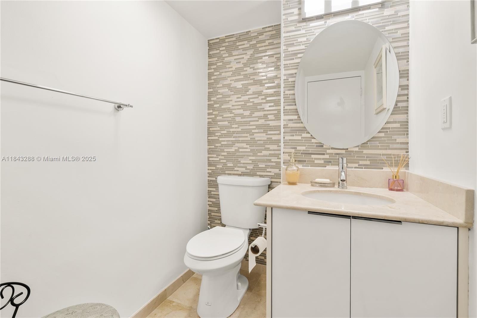 10275 Collins Av 611 Property Photo 20