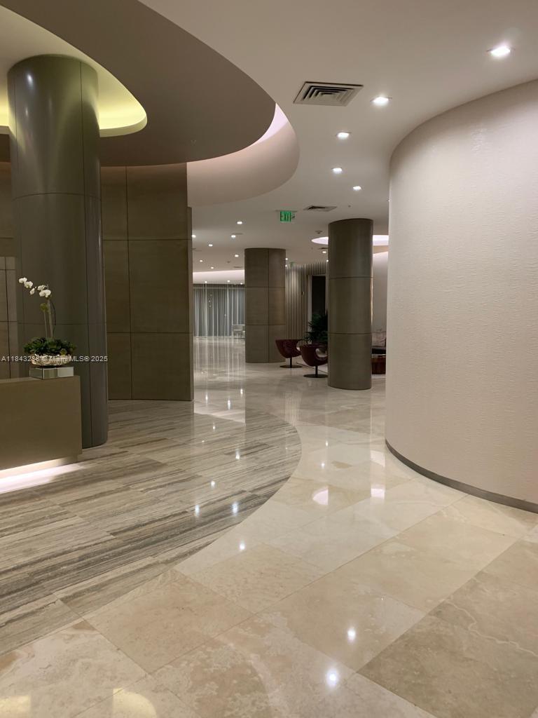 10275 Collins Av 611 Property Photo 34