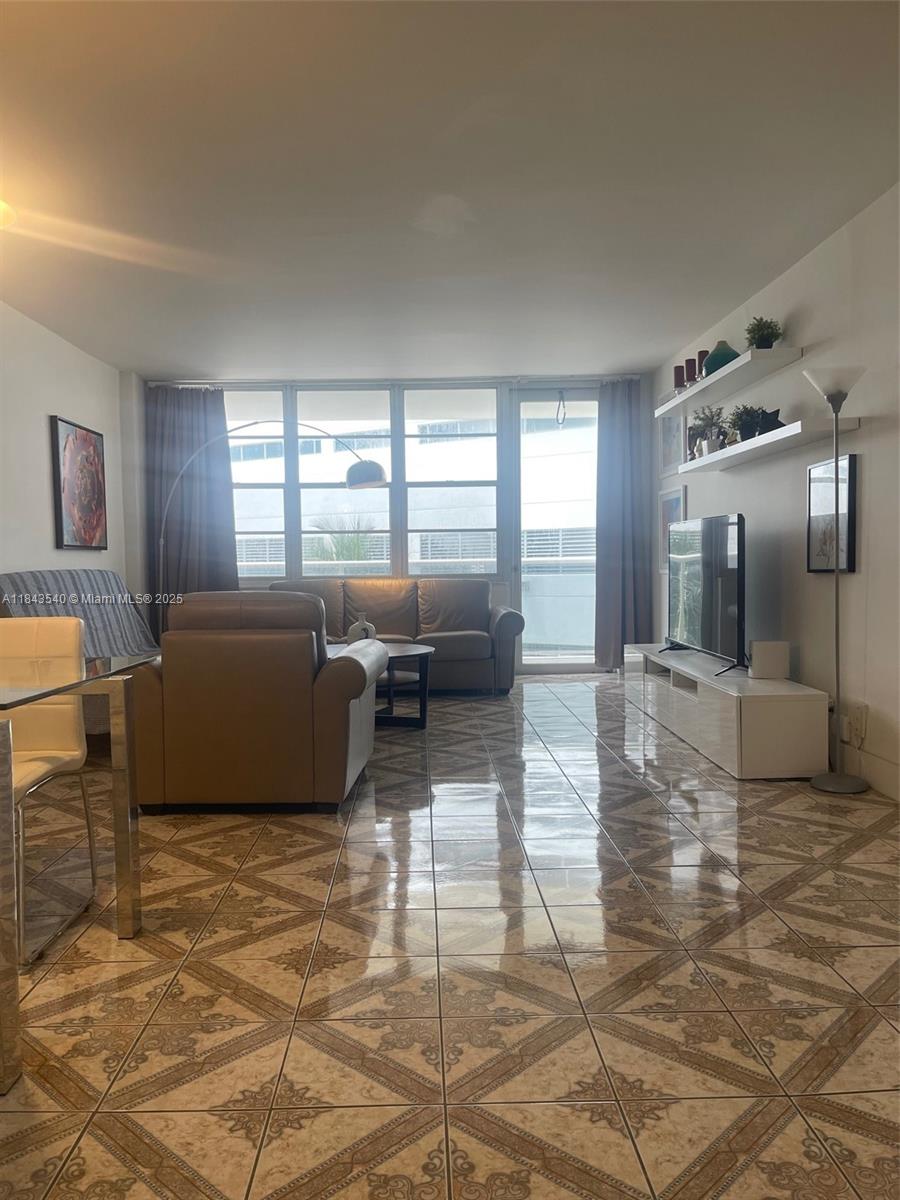 3725 S Ocean Dr 415 Property Photo 8
