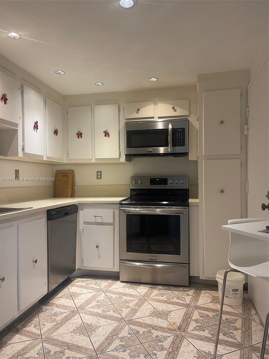 3725 S Ocean Dr 415 Property Photo 14