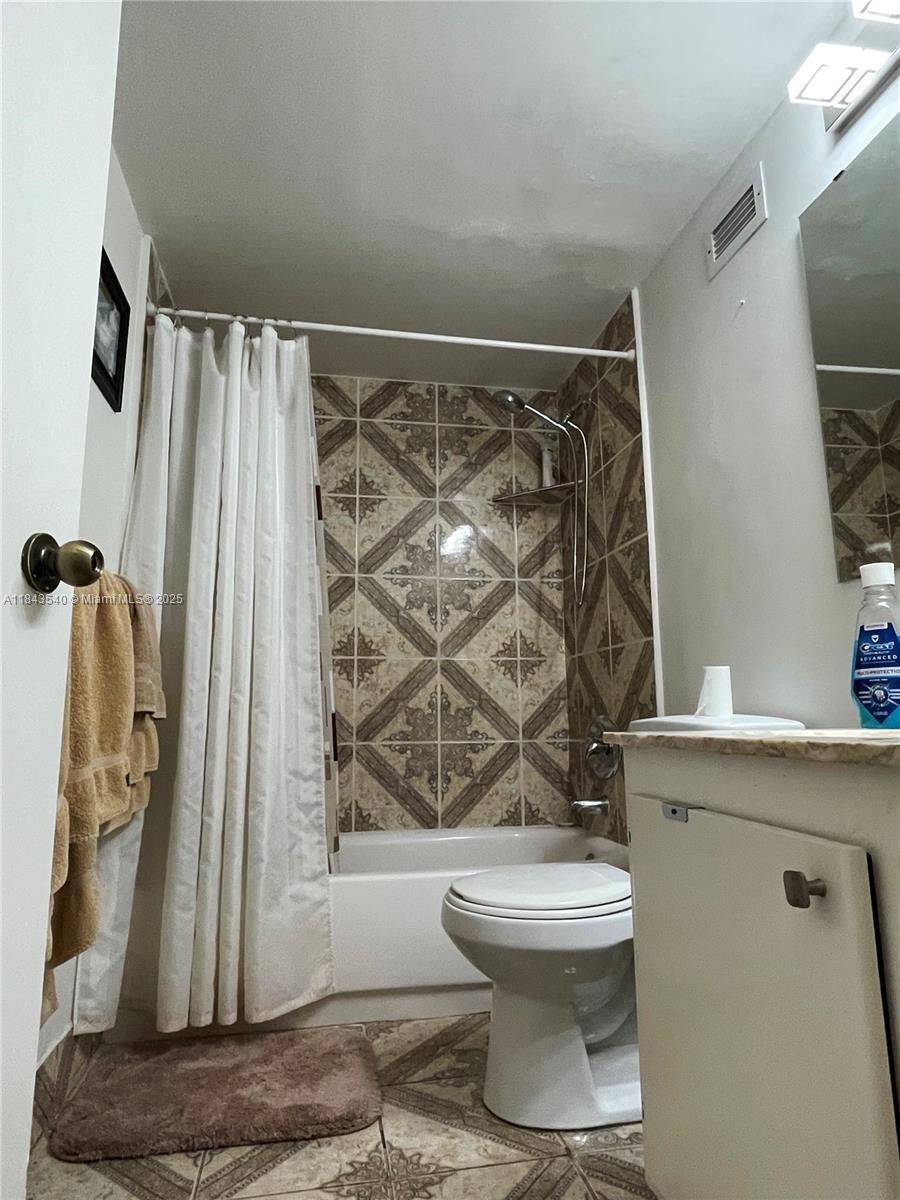 3725 S Ocean Dr 415 Property Photo 17