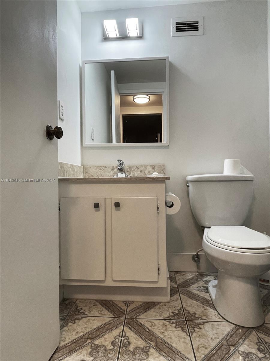 3725 S Ocean Dr 415 Property Photo 18