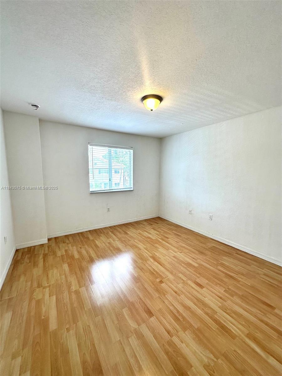 1685 Se 31st Ct Property Photo 3