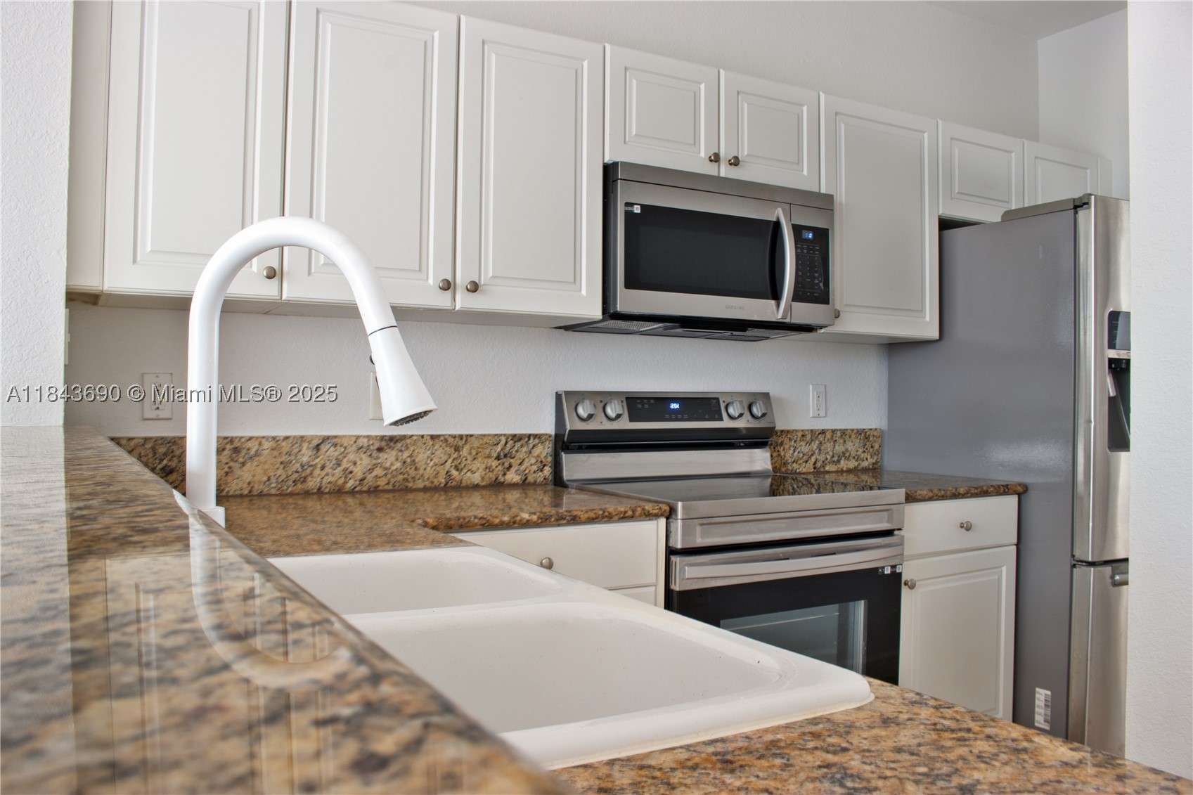 153 Se 28th Pl 3 Property Photo 8