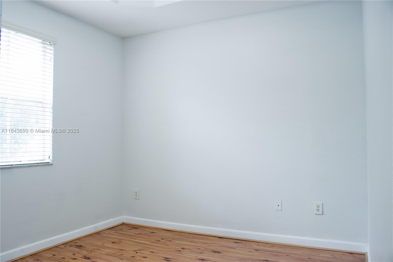 153 Se 28th Pl 3 Property Photo 16