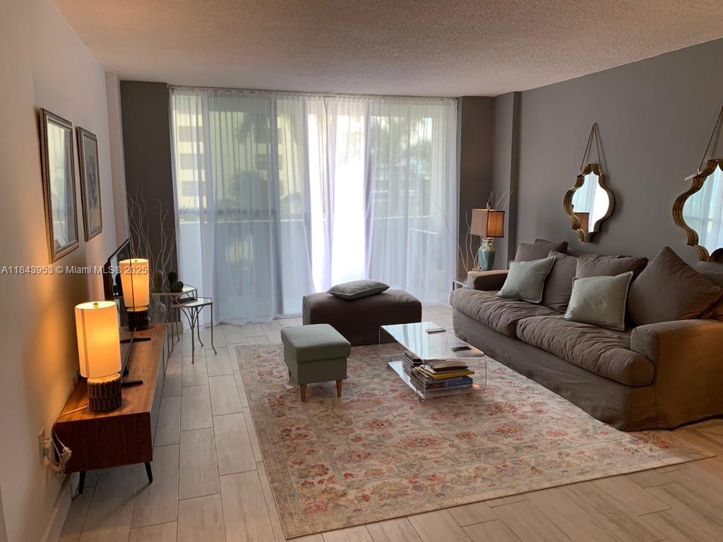 800 West Ave 520 Property Photo 3