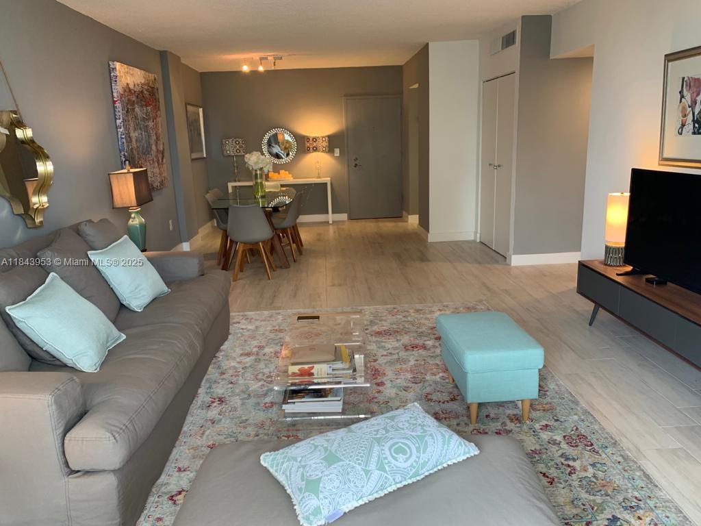 800 West Ave 520 Property Photo 5