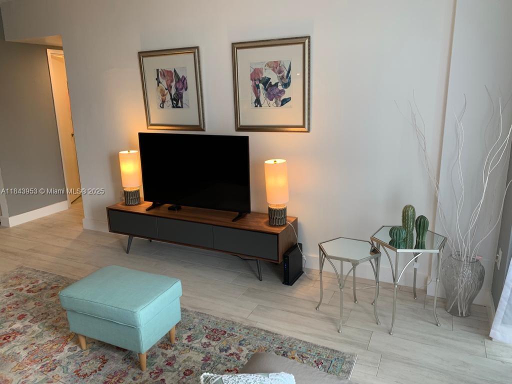 800 West Ave 520 Property Photo 6