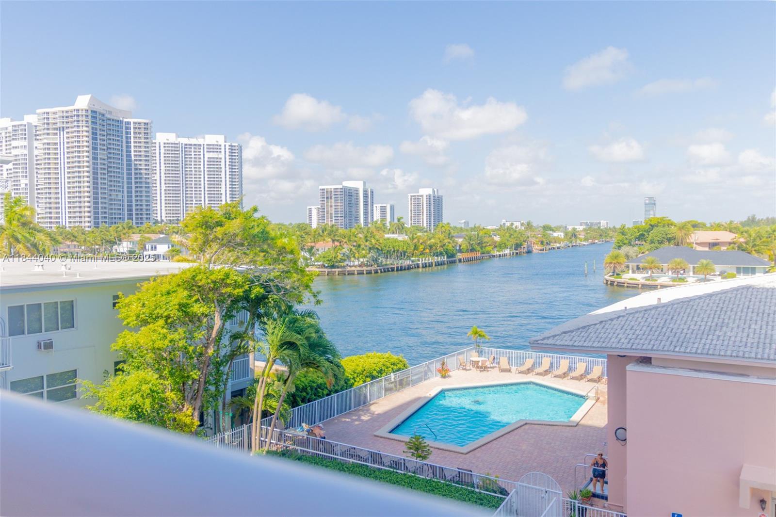 3161 S Ocean Dr 401 Property Photo 2