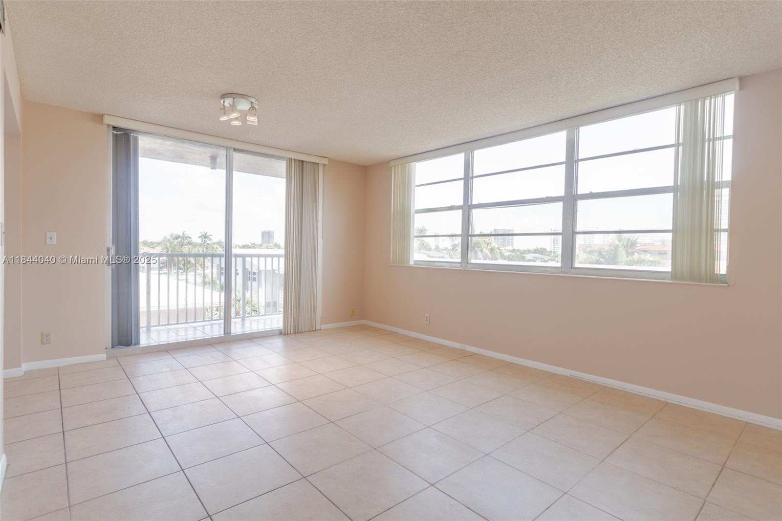 3161 S Ocean Dr 401 Property Photo 7