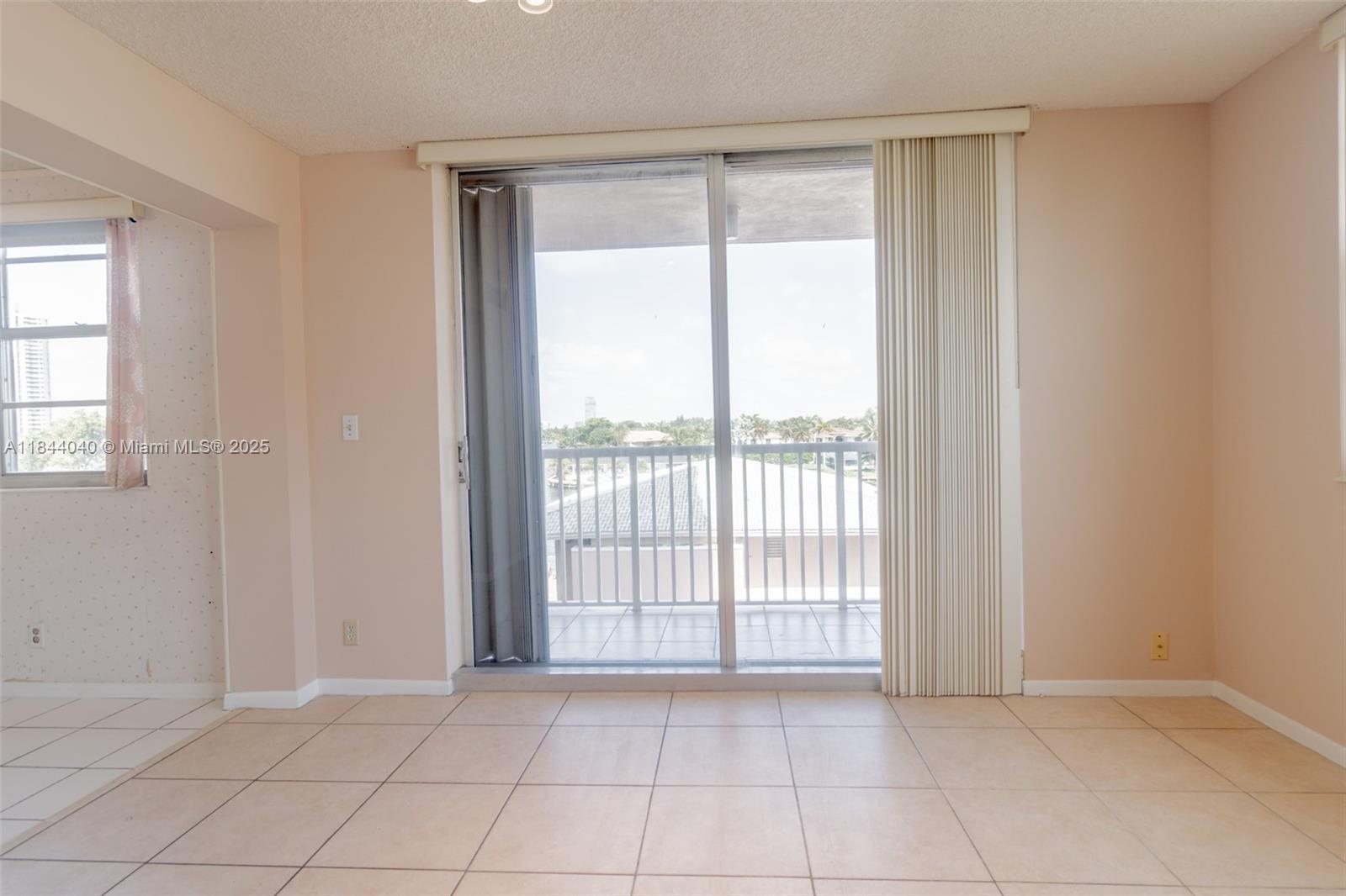 3161 S Ocean Dr 401 Property Photo 8