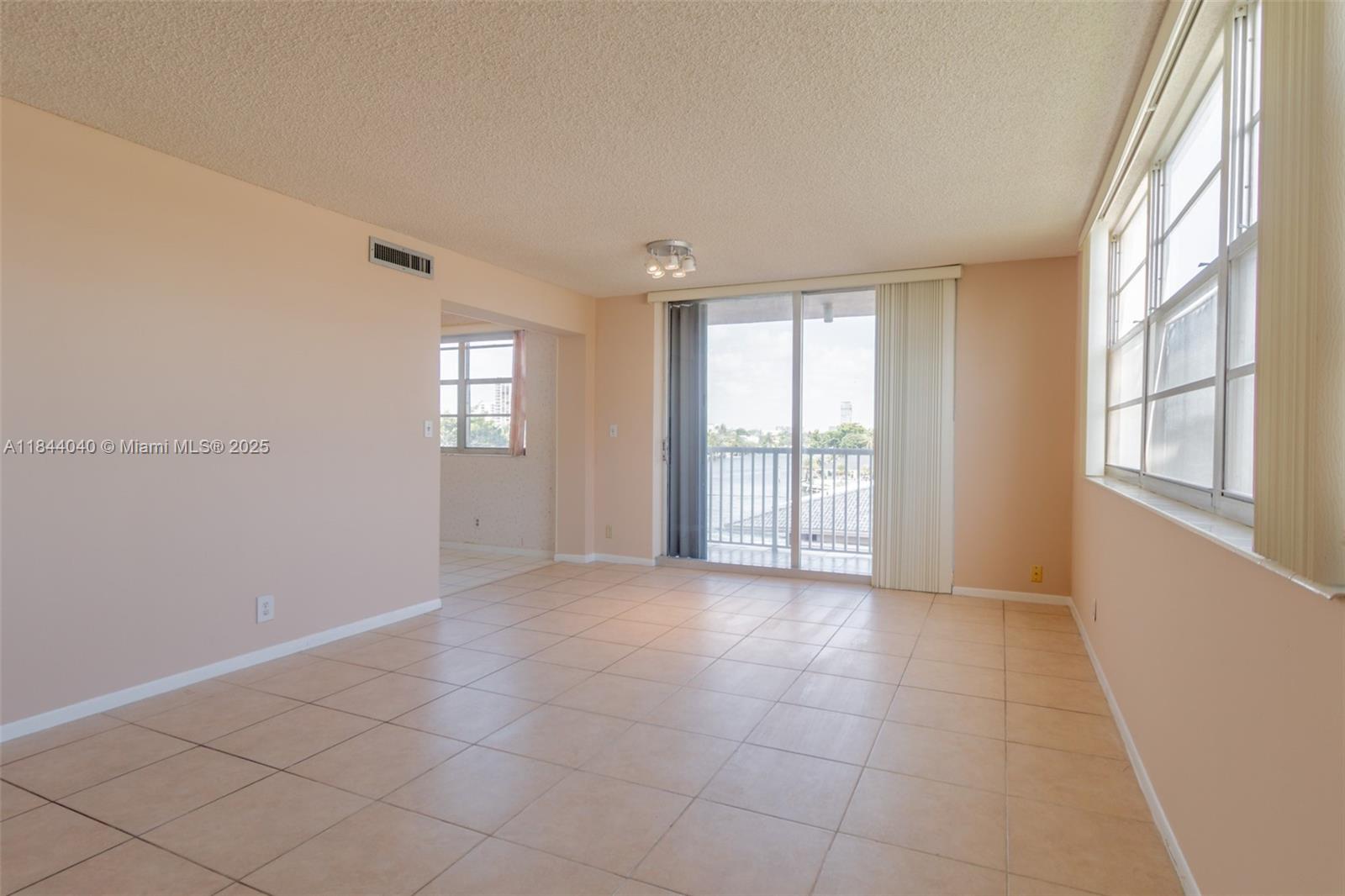 3161 S Ocean Dr 401 Property Photo 9