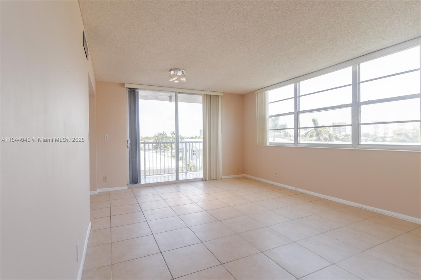 3161 S Ocean Dr 401 Property Photo 10