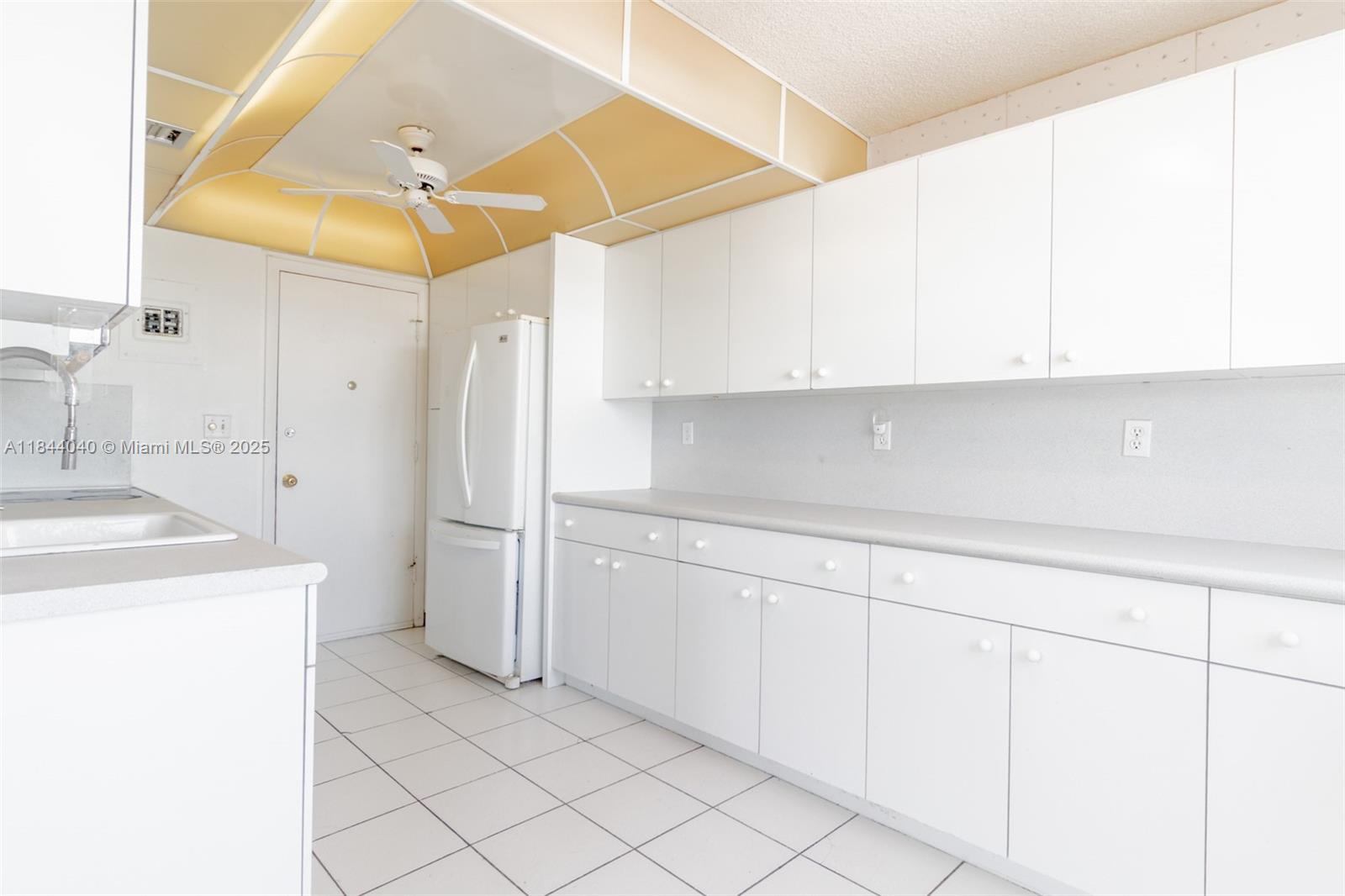 3161 S Ocean Dr 401 Property Photo 18