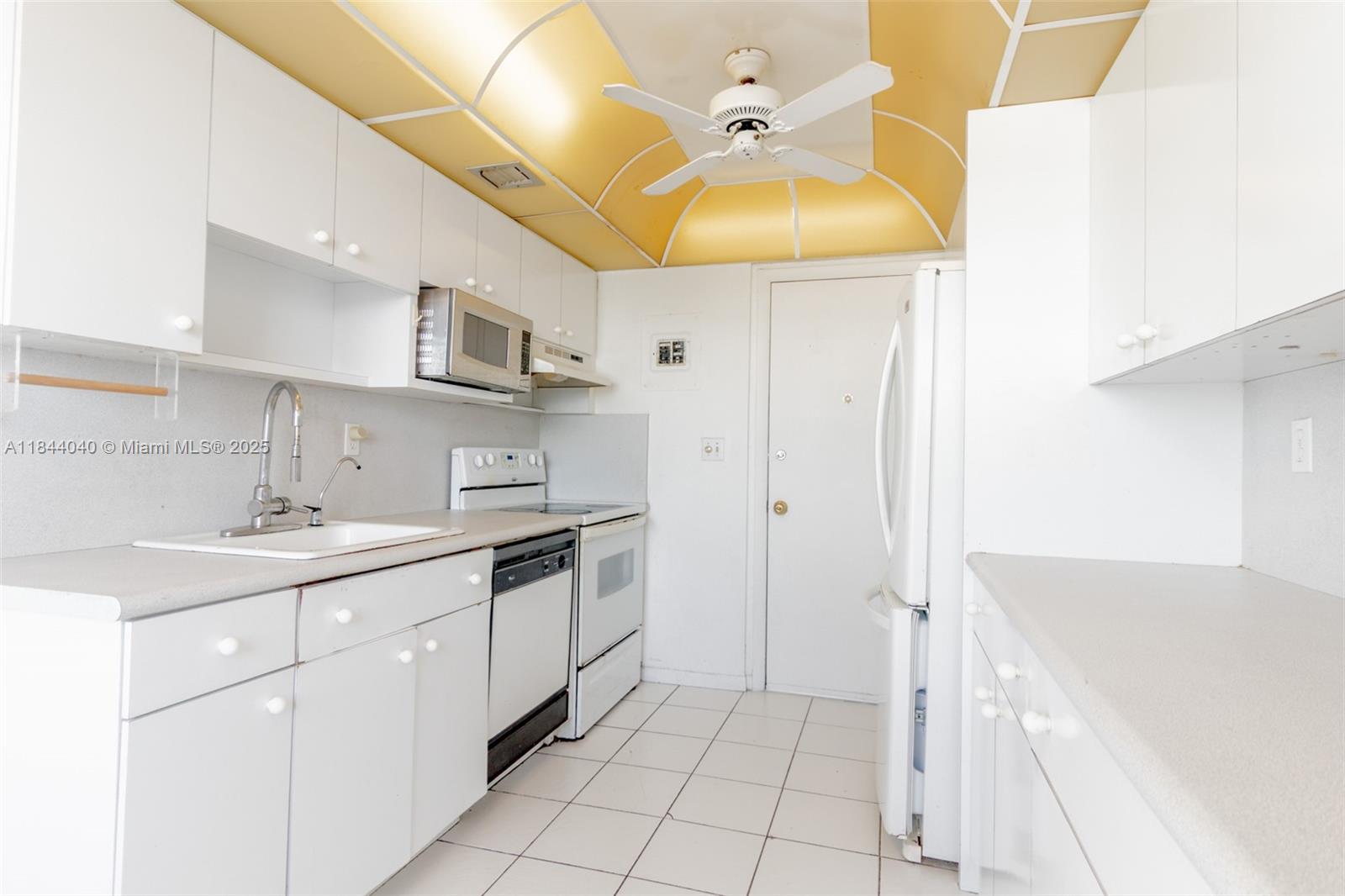 3161 S Ocean Dr 401 Property Photo 19