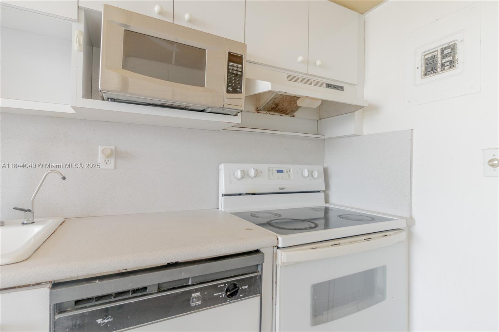 3161 S Ocean Dr 401 Property Photo 21