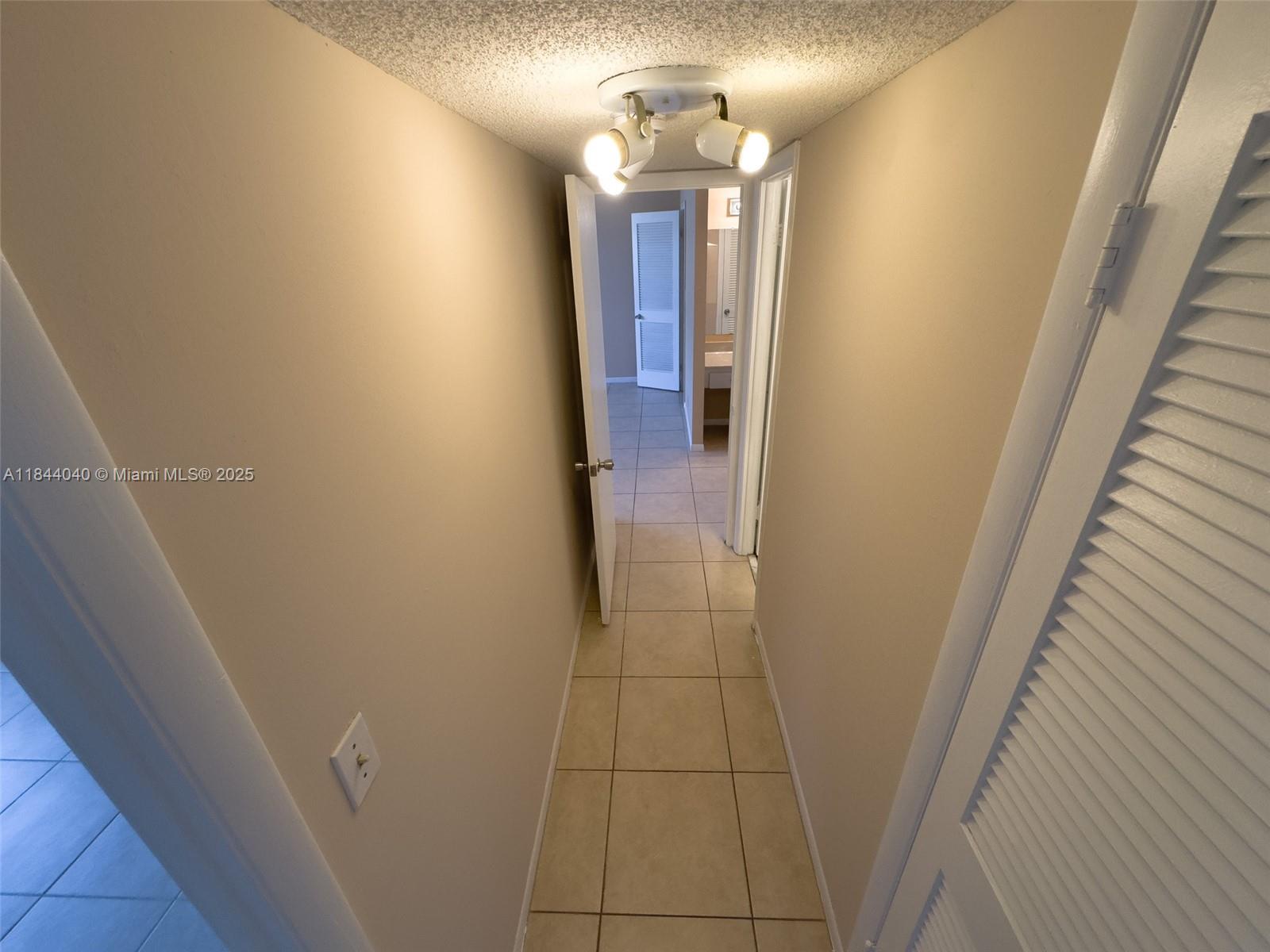 3161 S Ocean Dr 401 Property Photo 22