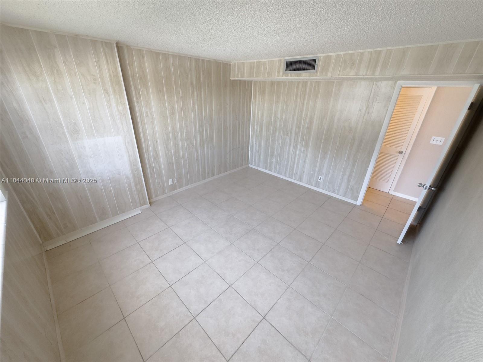 3161 S Ocean Dr 401 Property Photo 24