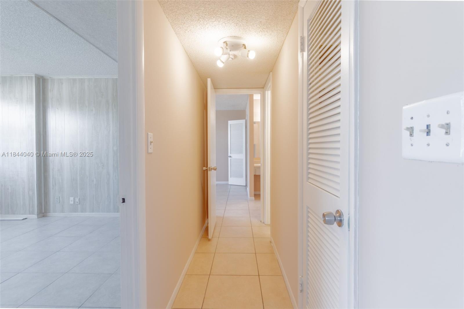 3161 S Ocean Dr 401 Property Photo 25