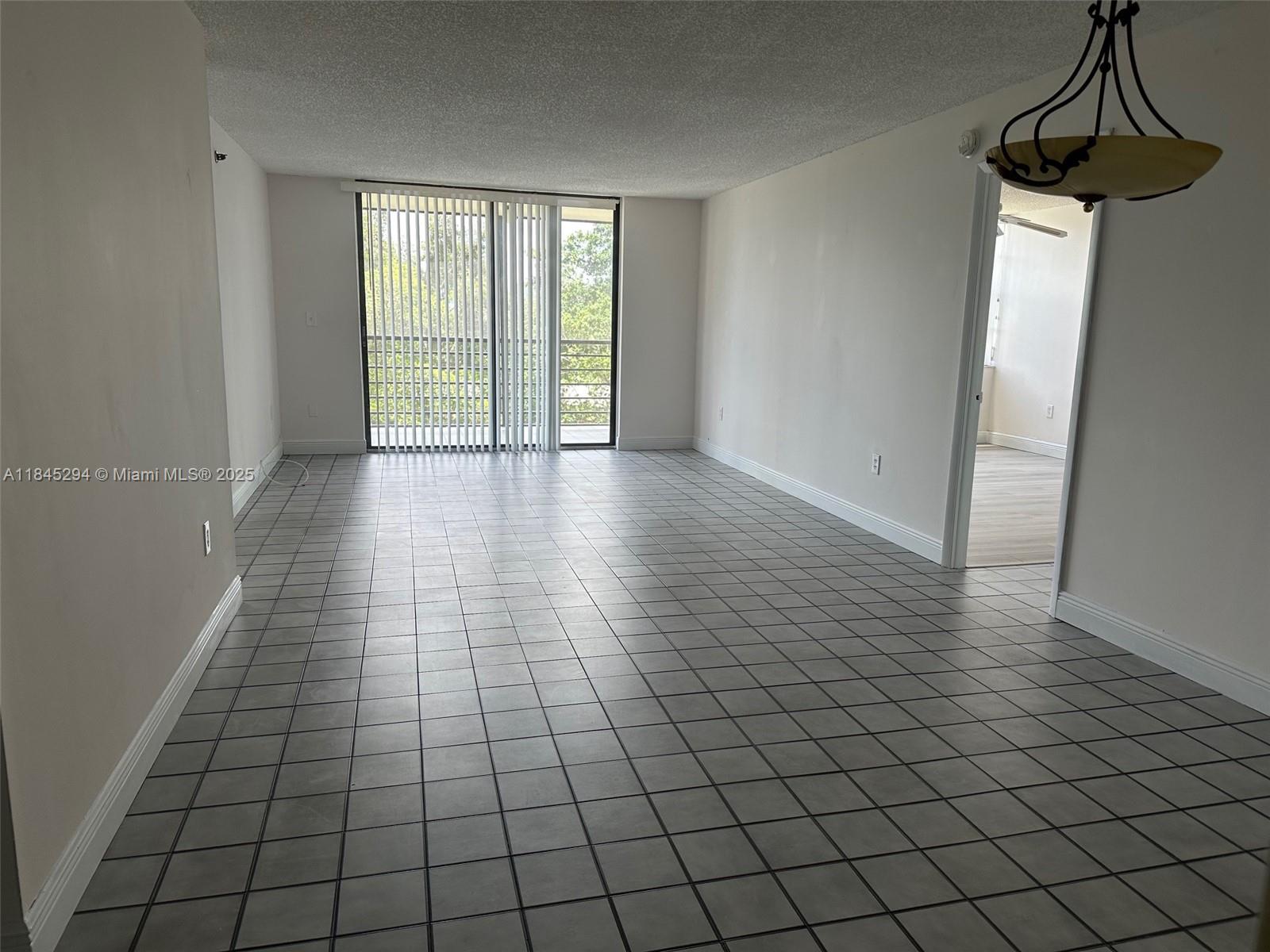 1100 Saint Charles Pl 503 Property Photo 4