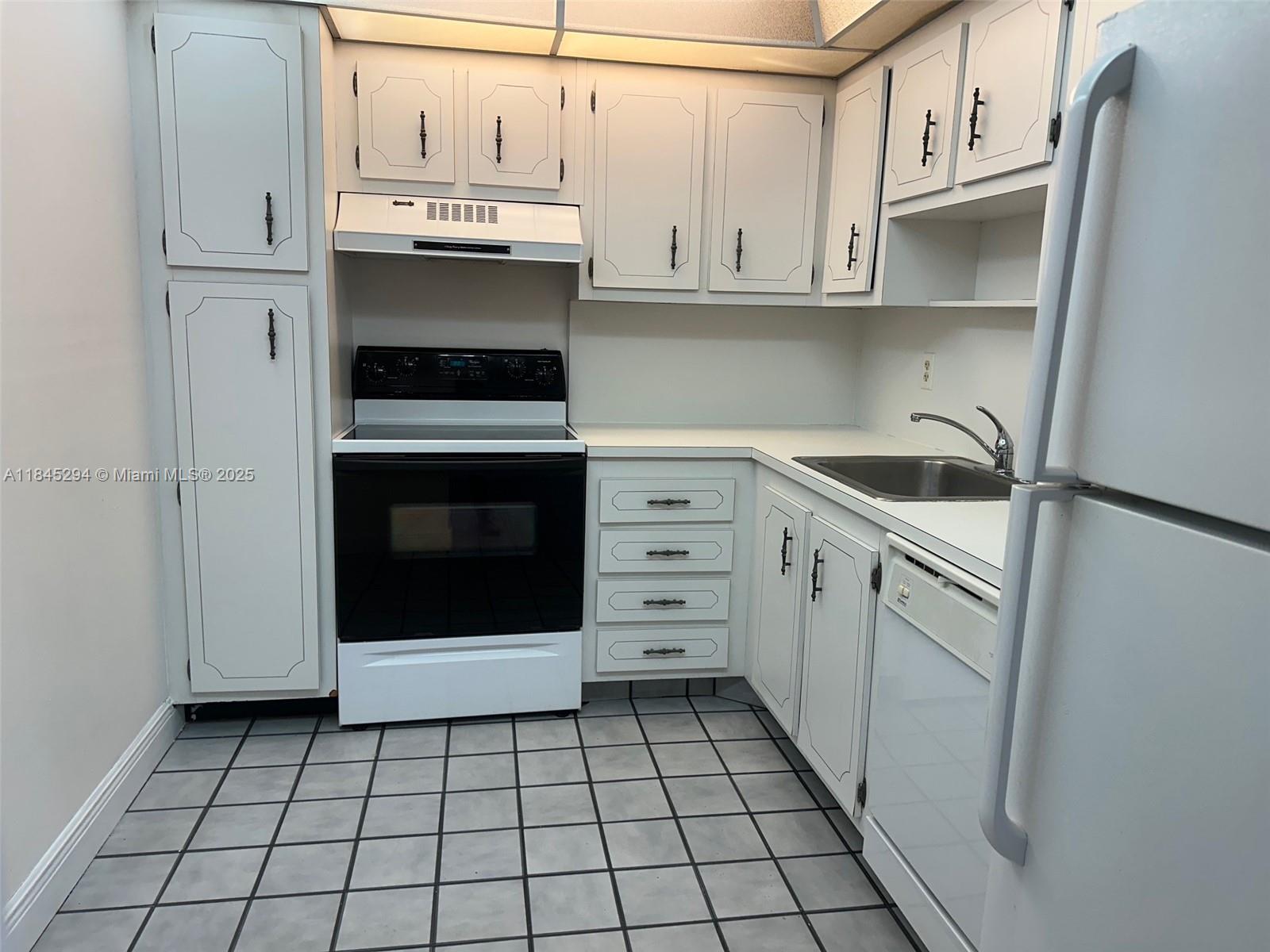 1100 Saint Charles Pl 503 Property Photo 5