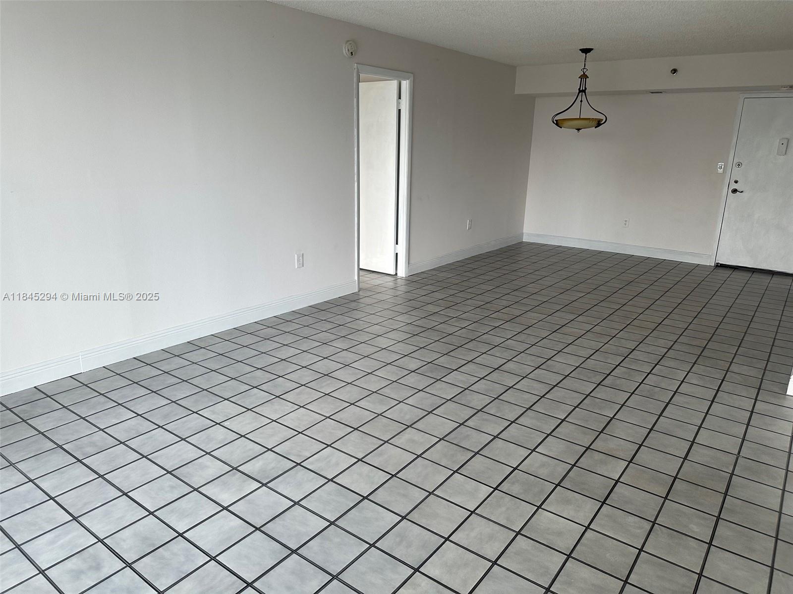 1100 Saint Charles Pl 503 Property Photo 6