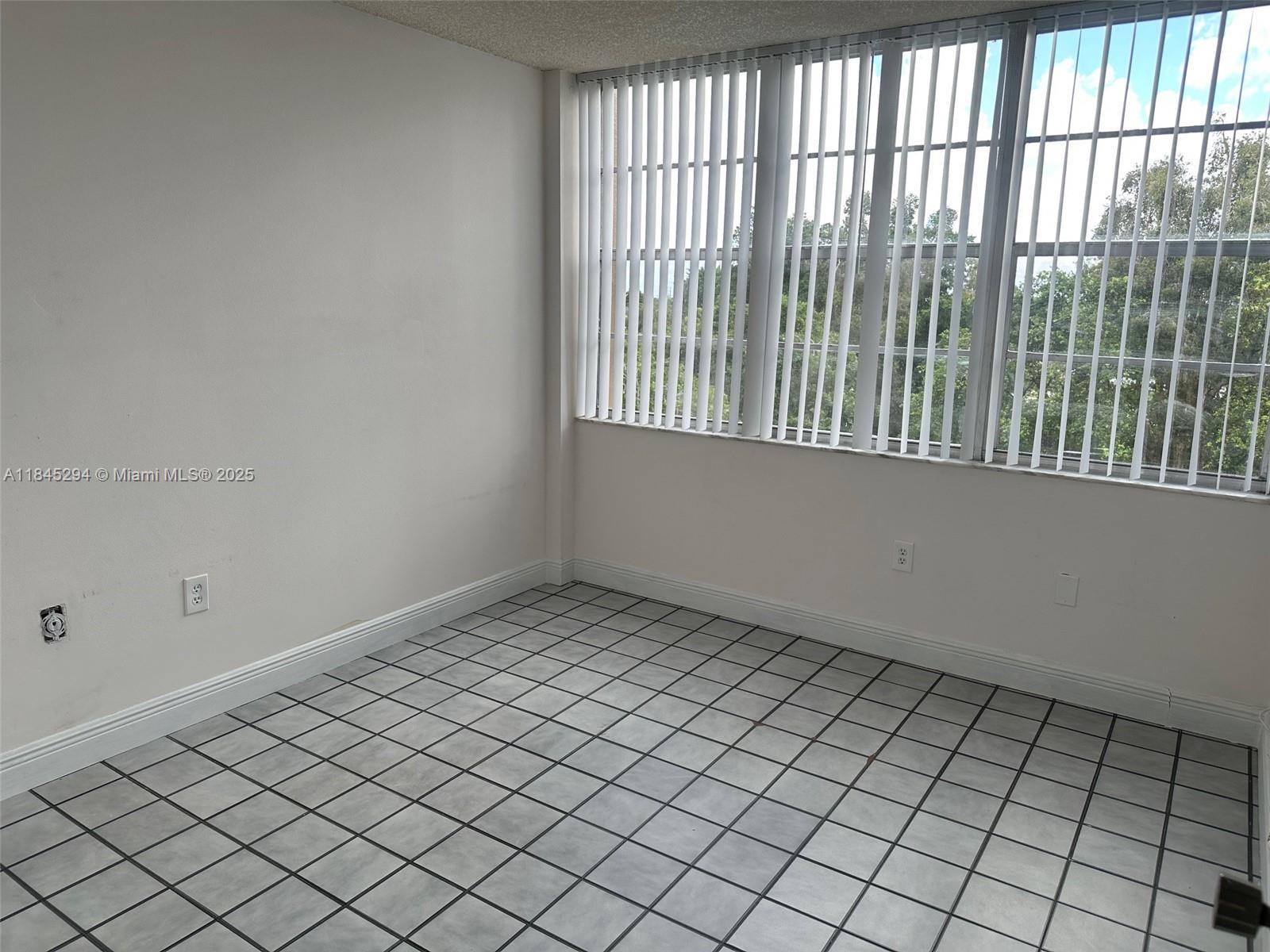 1100 Saint Charles Pl 503 Property Photo 11