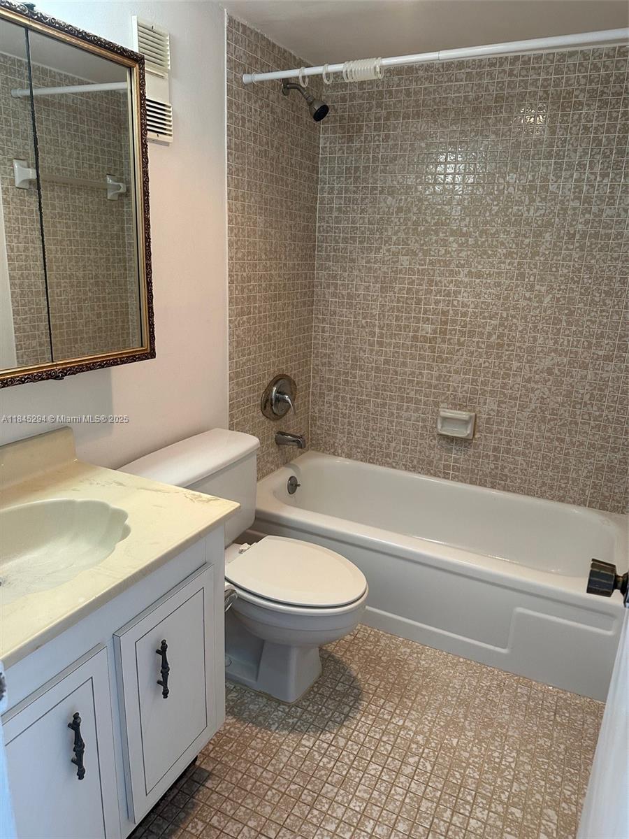 1100 Saint Charles Pl 503 Property Photo 12