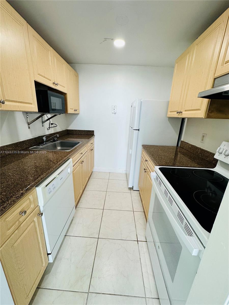 2020 Ne 135th St 807 Property Photo 5