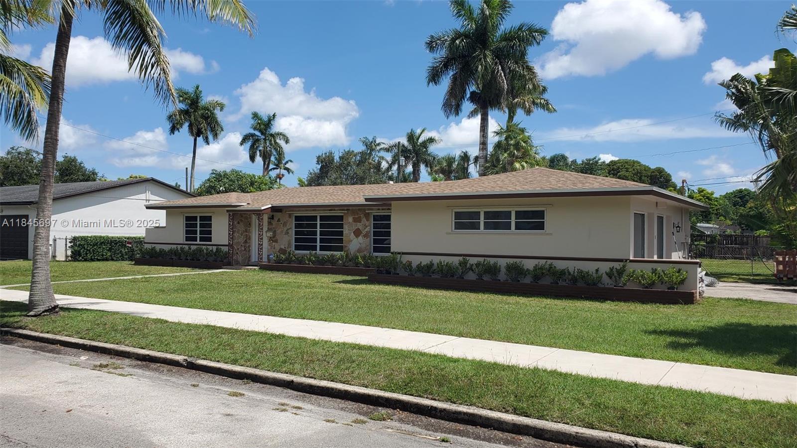 142 Nw 21 St Property Photo 1