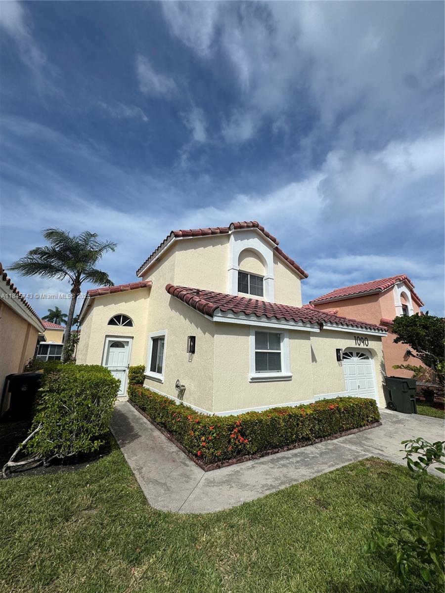 1090 Se 6th Ave Property Photo 3