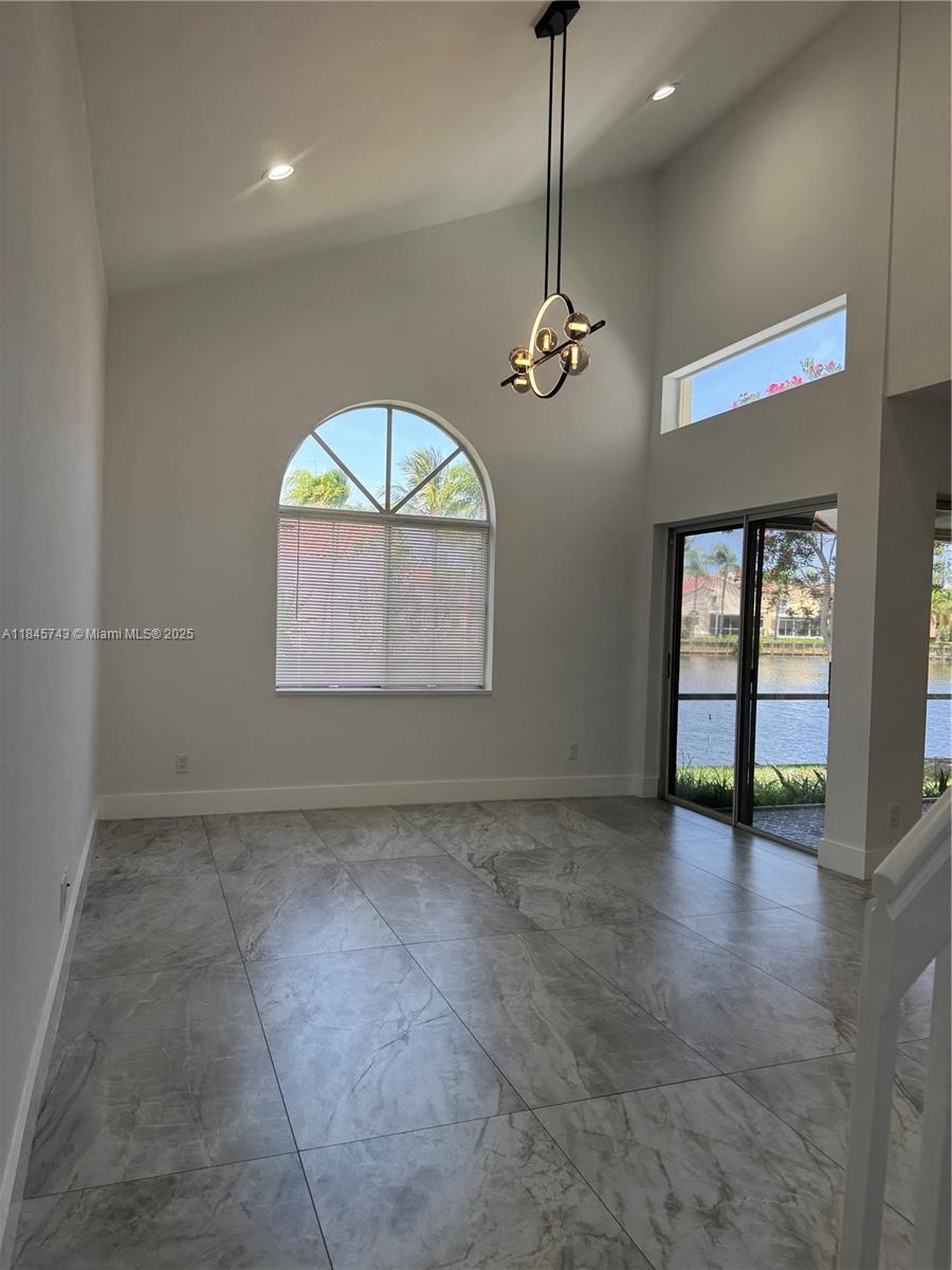 1090 Se 6th Ave Property Photo 5